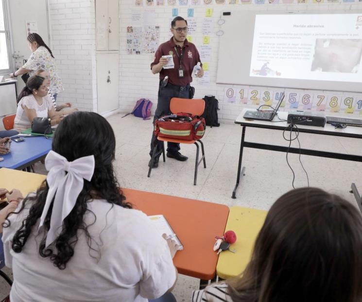 Imparte Escobedo curso de primeros auxilios
