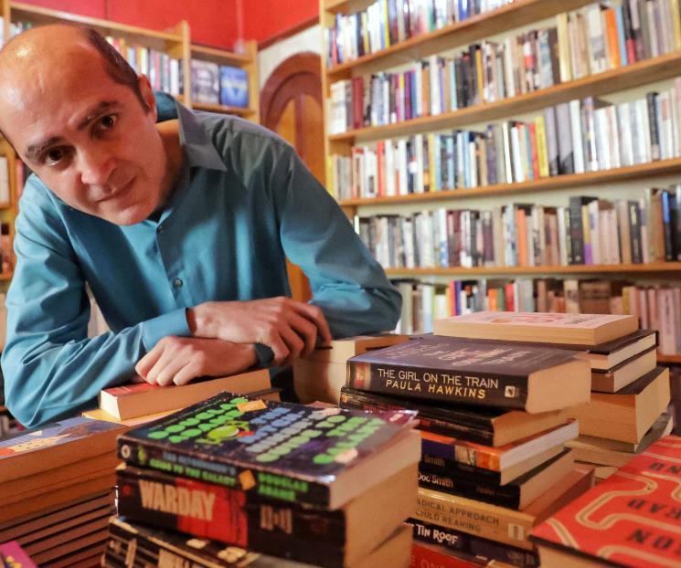 Cuentos del narco dan a Geney Beltrán Premio Gilberto Owen