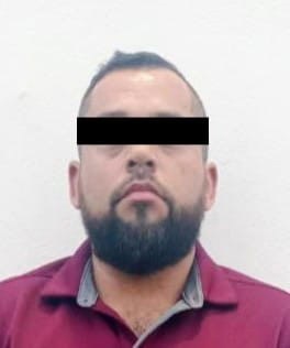 Un presunto “cristalero” quien robó objetos de un auto en el estacionamiento del Estadio Universitario, fue detenido por elementos de la Agencia Estatal de Investigaciones.