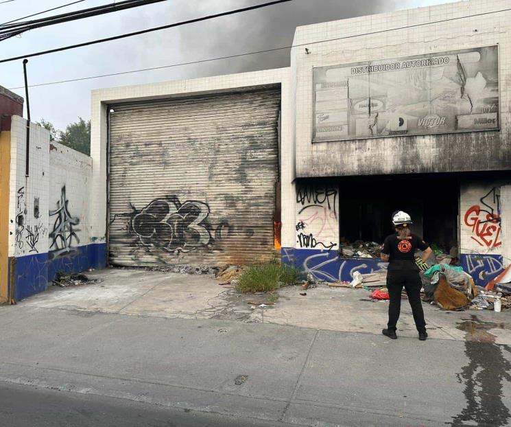Arde bodega abandonada