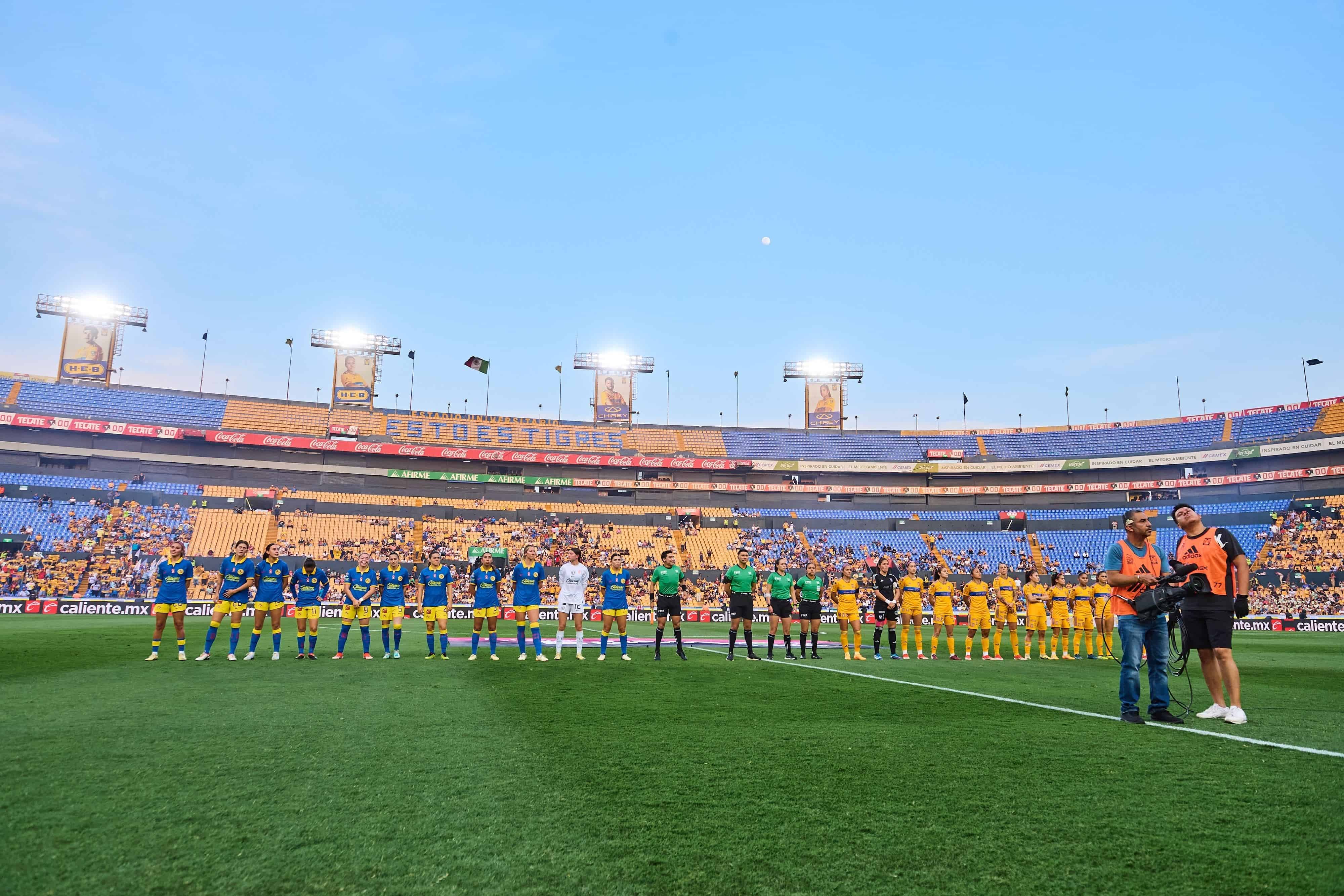 Estadio Universitario.