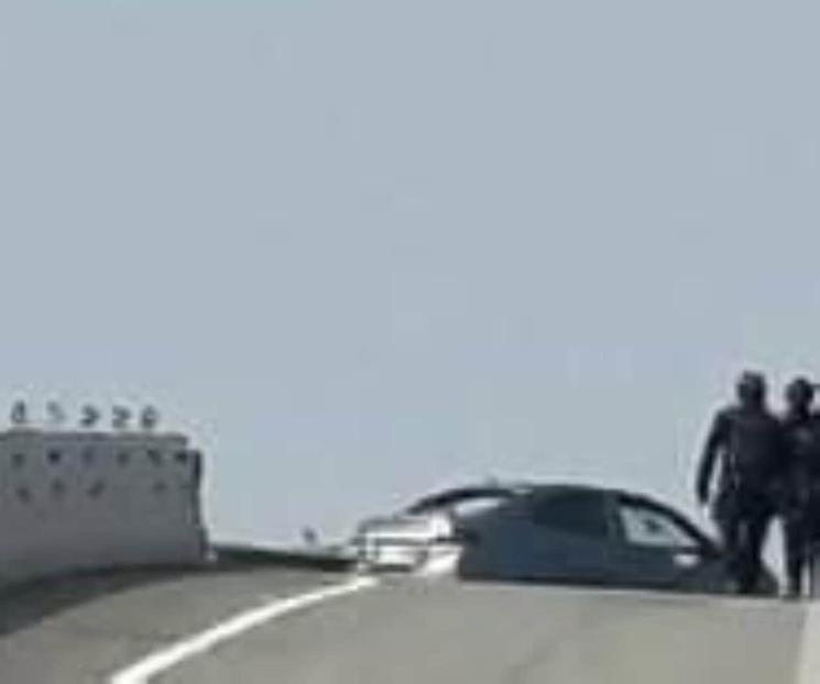 Acribillan a dos al interior de auto en Salinas Victoria
