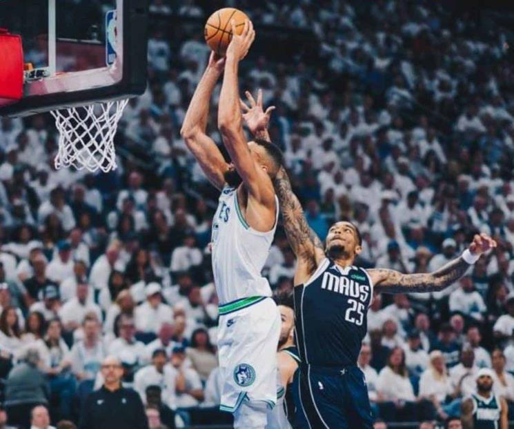 Mavericks vencen a Timberwolves y pegan primero
