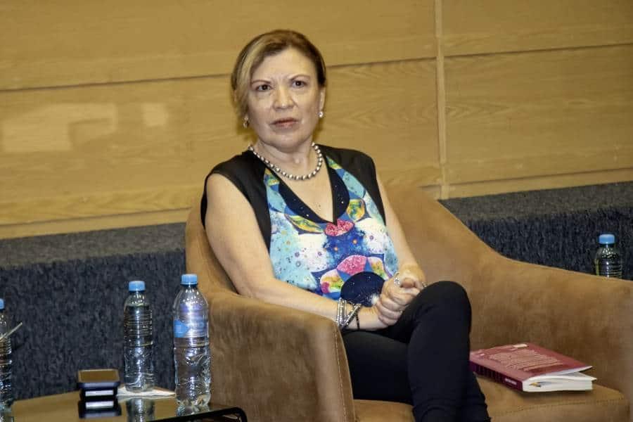 Presenta obra sobre mujer con un estilo de liderazgo