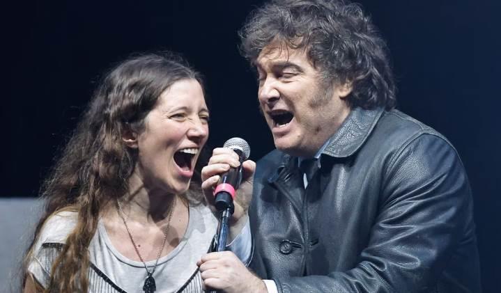 Yo soy el rey: Javier Milei canta Panic Show en el Luna Park