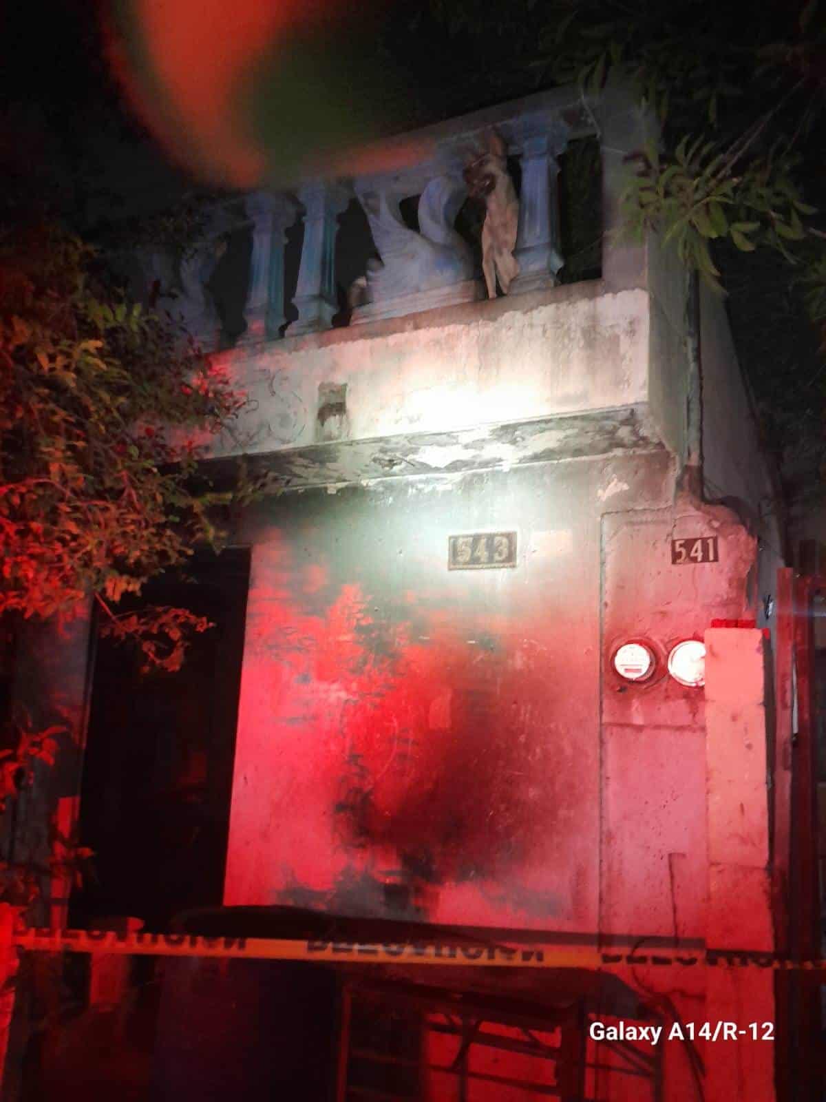 En una cama, de donde no pudo moverse al tener una discapacidad, una mujer murió al incendiarse el domicilio, en la Colonia Metroplex, municipio de Apodaca.