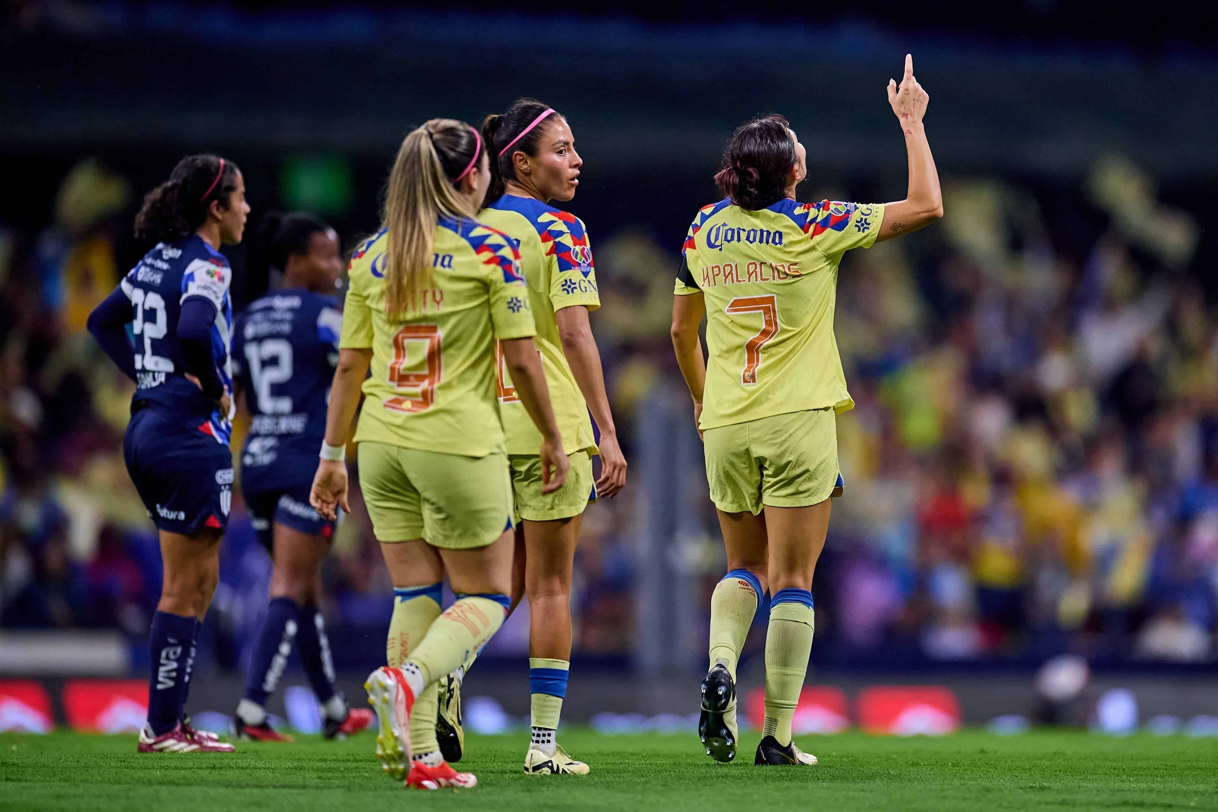 Kiana Palacios hace el 1-0.