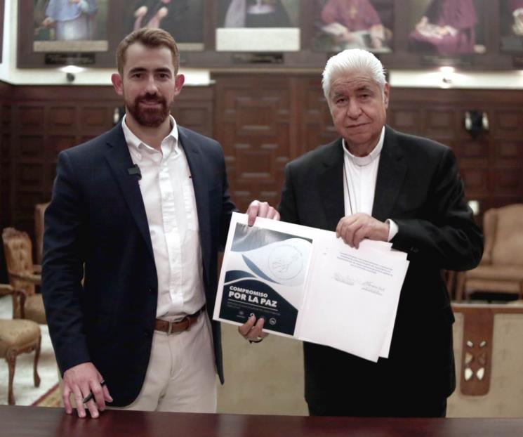Firma Mauricio el Compromiso de Paz con el arzobispo Rogelio Cabrera
