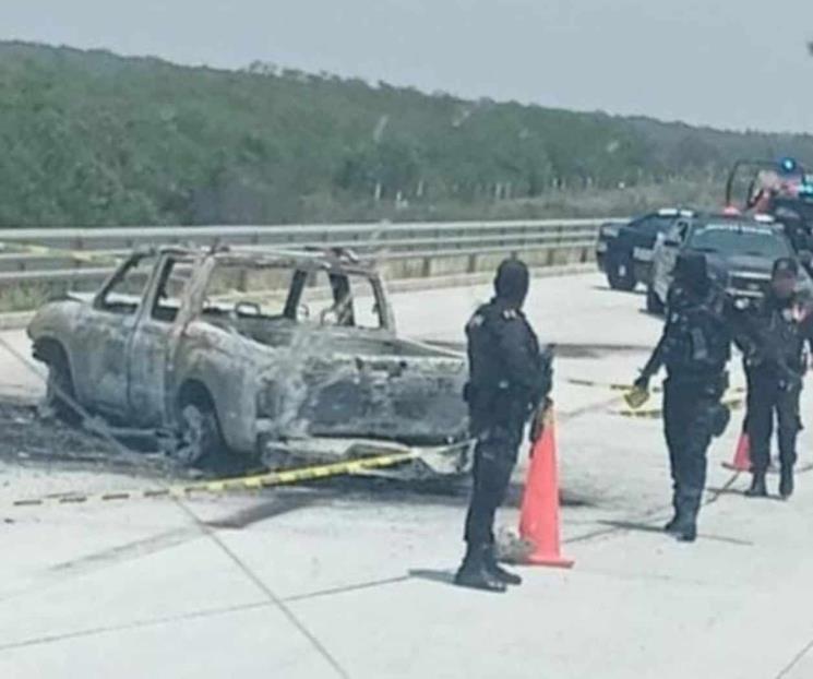 Hallan cuerpo calcinado dentro camioneta en Cadereyta