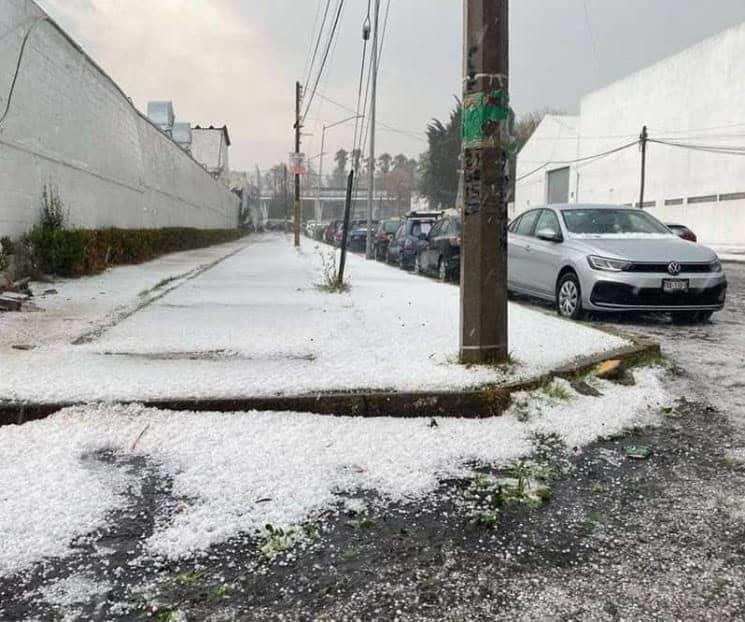 Convierte granizo las calles de Puebla en ríos