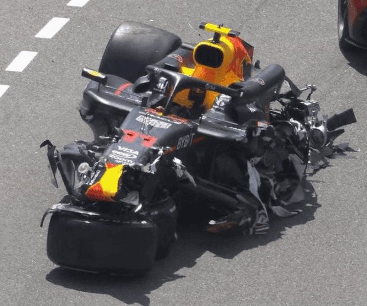 Le costará a Red Bull 3 mdd reparar el auto de Checo tras choque Le costará a Red Bull 3 mdd reparar el auto de Checo tras choque
