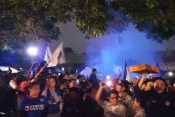 Les llevan serenata a América y Cruz Azul