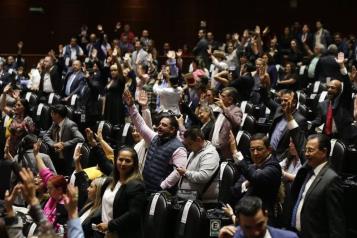 Proh&iacute;ben a servidores p&uacute;blicos uso indiscriminado del ingl&eacute;s