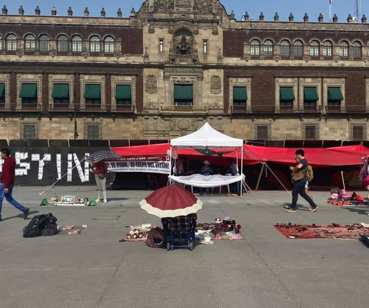 Mantiene CNTE plantón pese a ‘acuerdos’ en el Zócalo
