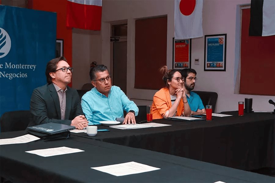 Estudiantes colaboran en un proyecto internacional de salud femenina