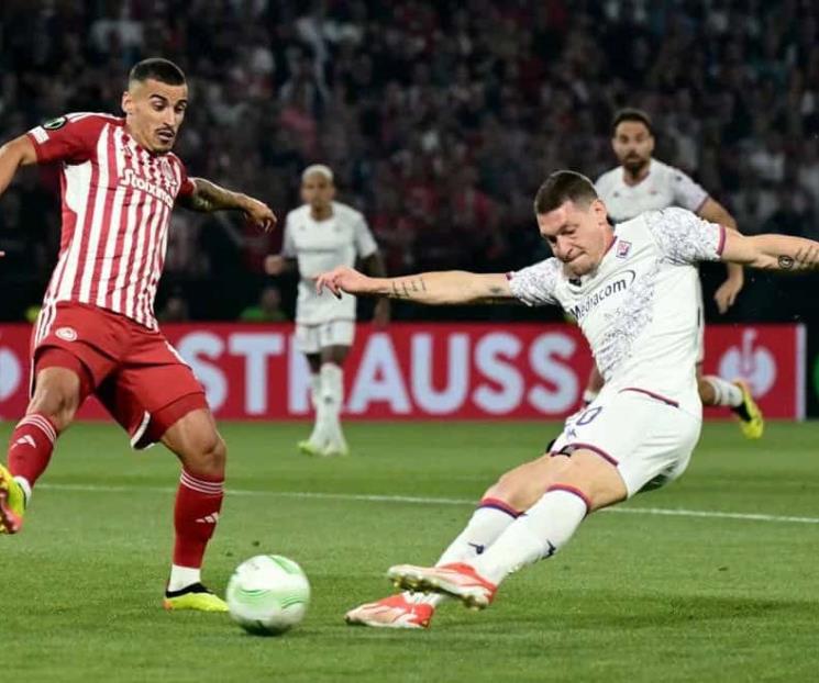 Se corona Olympiacos en la Conference League