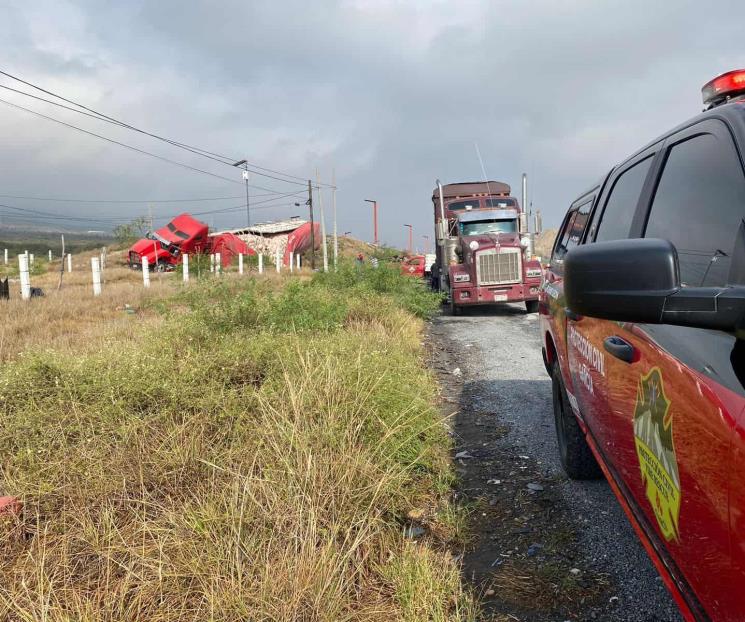 Utiliza rampa de emergencia y vuelca Utiliza rampa de emergencia y vuelca