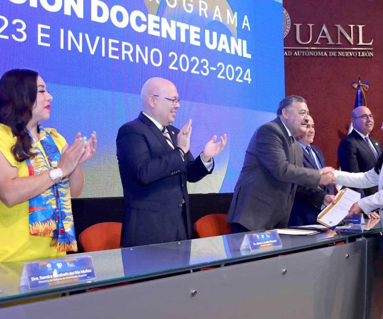 Reconocen a profesores egresados de Programa de Capacitación Docente
