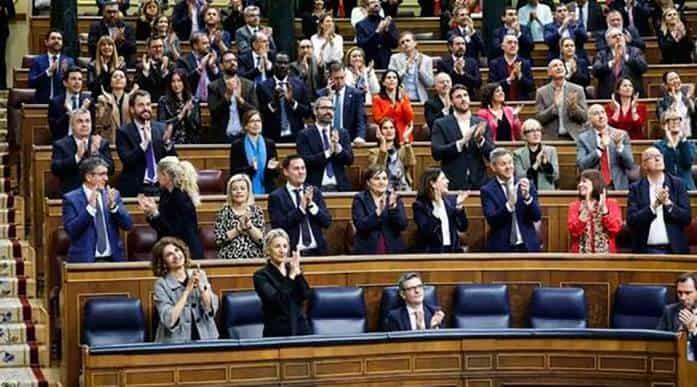 España aprueba amnistía para separatistas catalanes