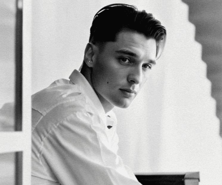 Peso Pluma sorprende con cambio de look y llueven memes