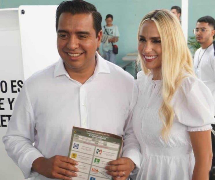 Acude Jesús Nava a votar 