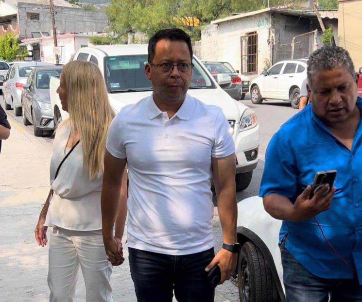 Vota Héctor Castillo en SC; denuncia hostigamiento a comerciantes