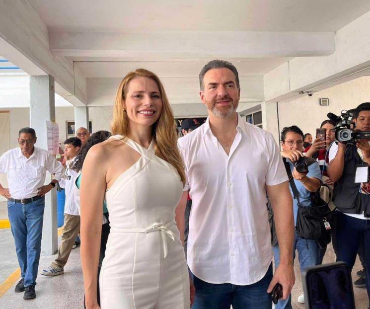 Emite su voto Adrián de la Garza Emite su voto Adrián de la Garza