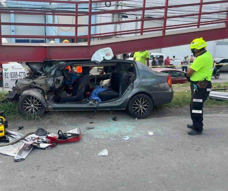 Conductor muere tras estrellarse contra un puente en Pesquería Conductor muere tras estrellarse contra un puente en Pesquería