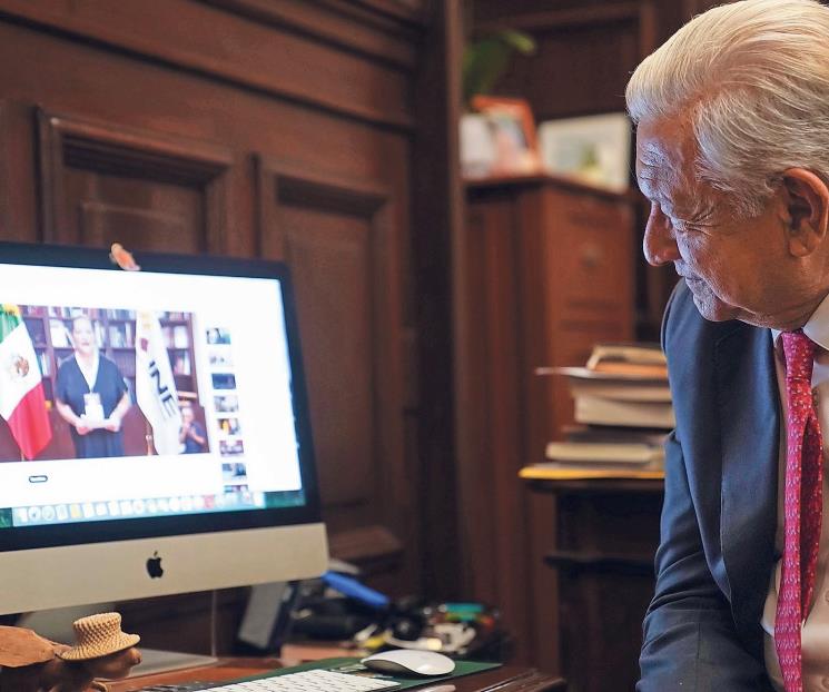 Felicita AMLO a Claudia por el triunfo histórico