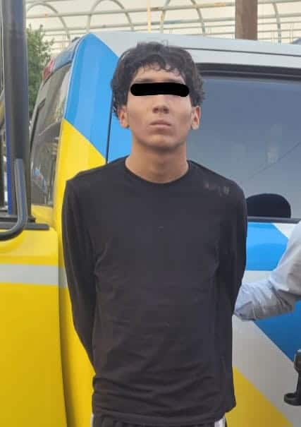 Luego de despojar de un teléfono iPhone a una joven mujer, elementos de la Policía de Monterrey detuvieron a los ladrones que iban en un vehículo, al norponiente de la ciudad.