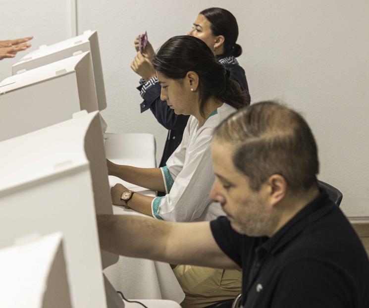 Mi voto es para salvar a México, porque está mal