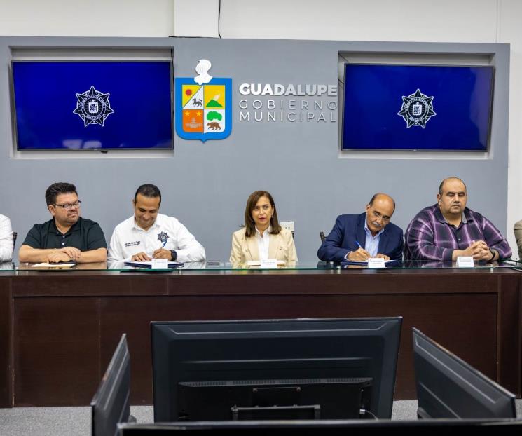Firma Cristina convenio con cadena de supermercados