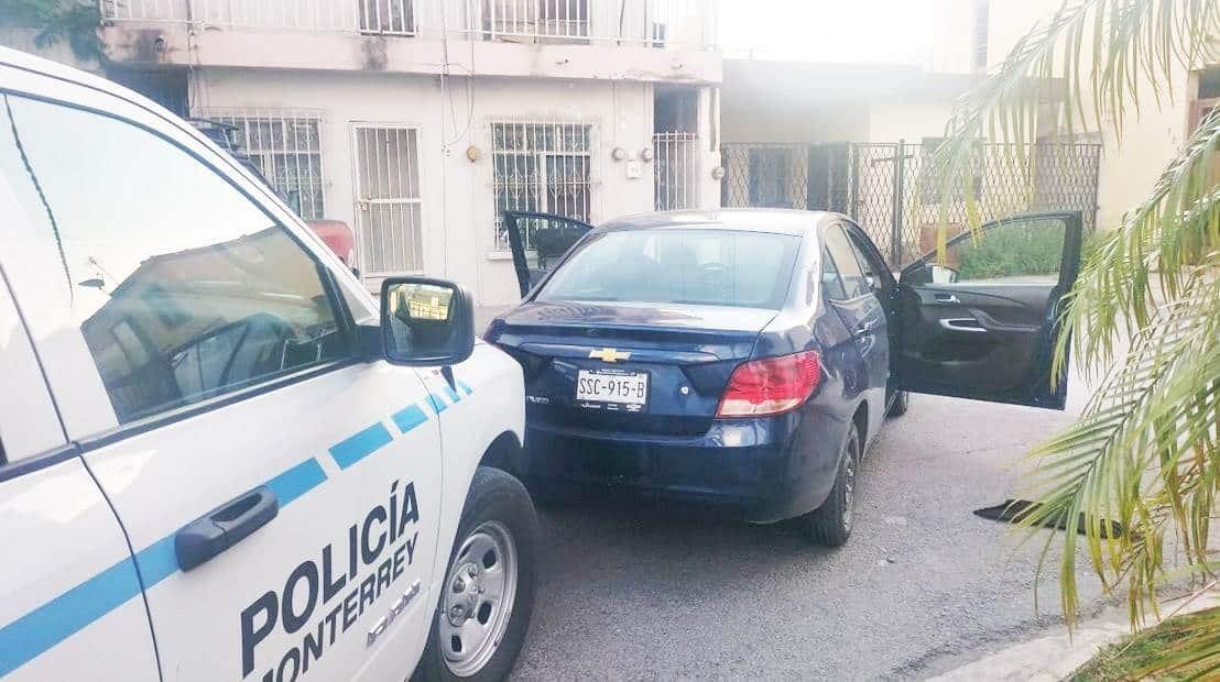 Detienen a tres por robar teléfono a mujer