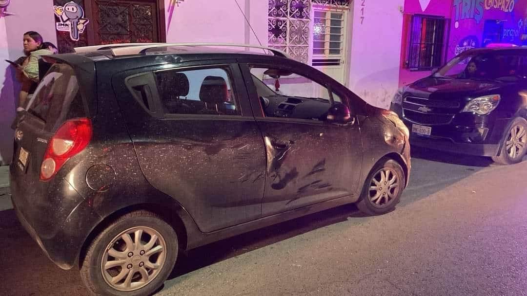 Embiste auto a moto en Linares