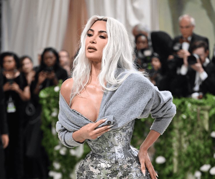 Kim Kardashian deslumbra con atuendo icónico de Janet Jackson