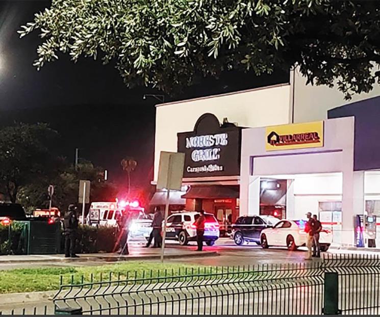 Cena en restaurante; lo matan