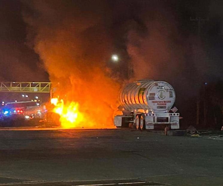 Se incendia pipa cargada con combustible