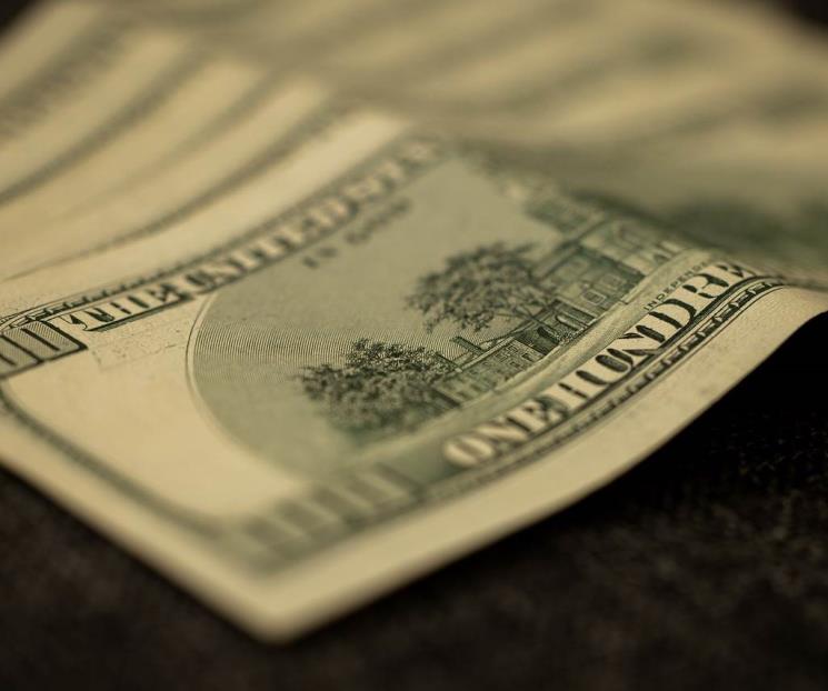Superpeso se deprecia; precio de dólar abre en 17.61 pesos a mayoreo