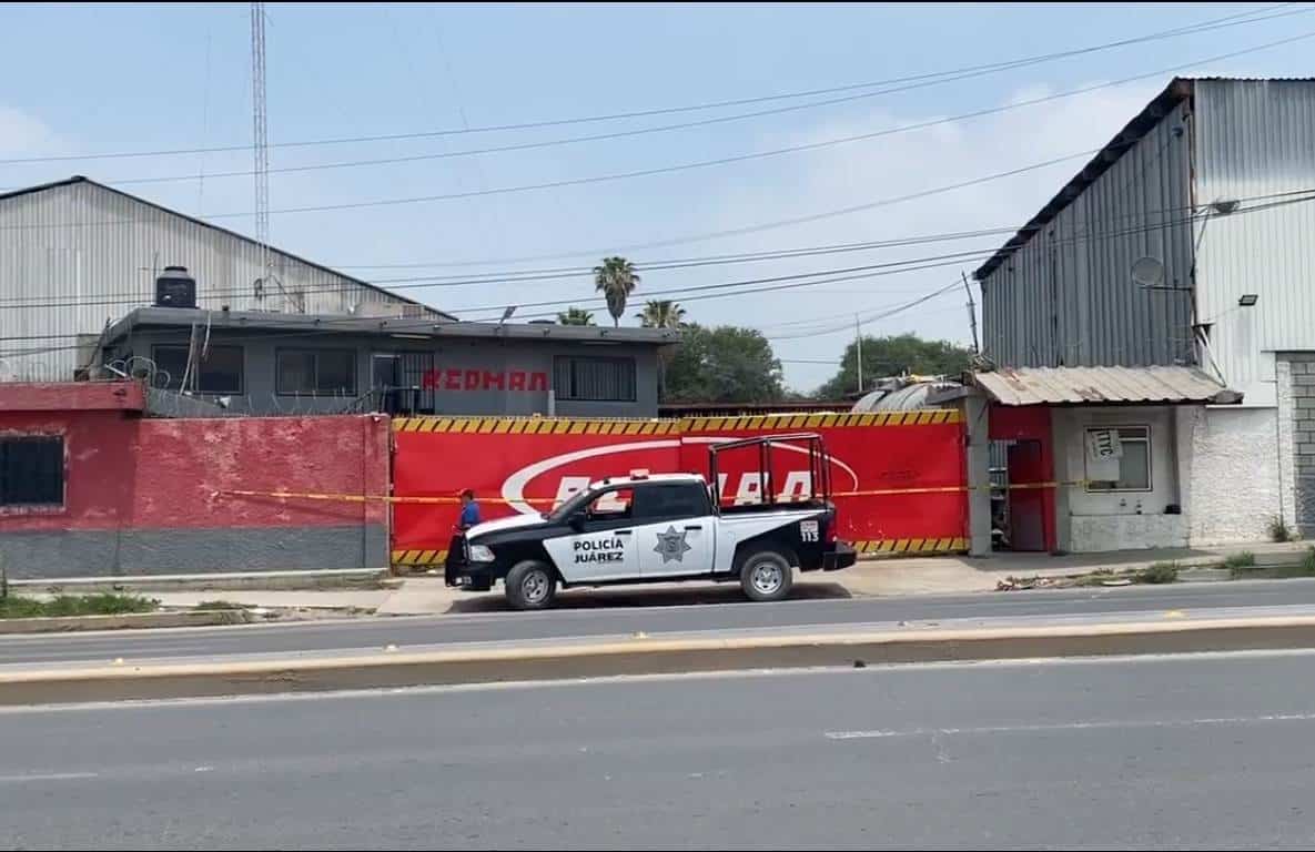 Un trabajador de una empresa fabricante de tolvas, perdió la vida en forma trágica, al intoxicarse en el interior de un contenedor al que estaba dando mantenimiento en el municipio de Juárez, Nuevo León.