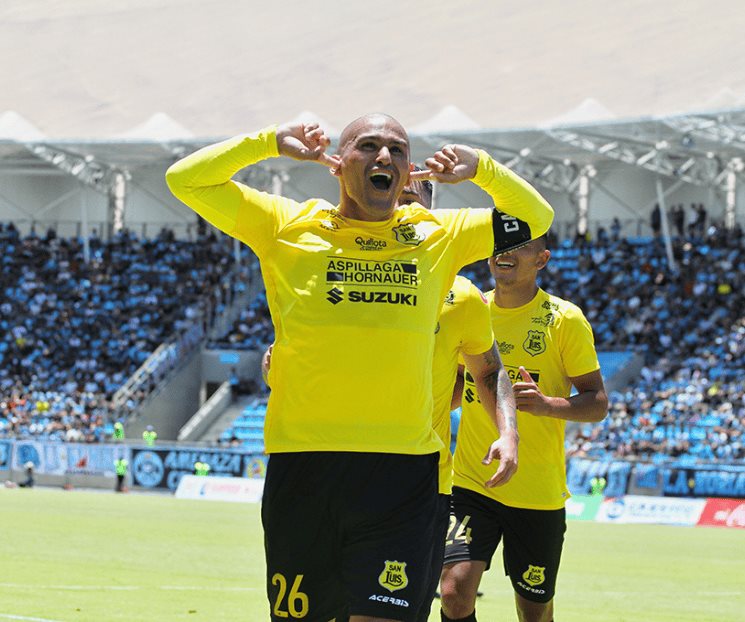 Sufre Chupete Suazo fuerte lesión en Chile