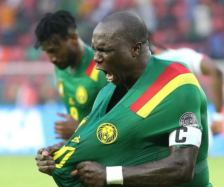 Golea Camerún y lidera su grupo