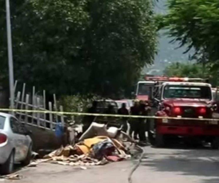 Indagan muerte de hombre encontrado en casa que se incendiaba en Mty