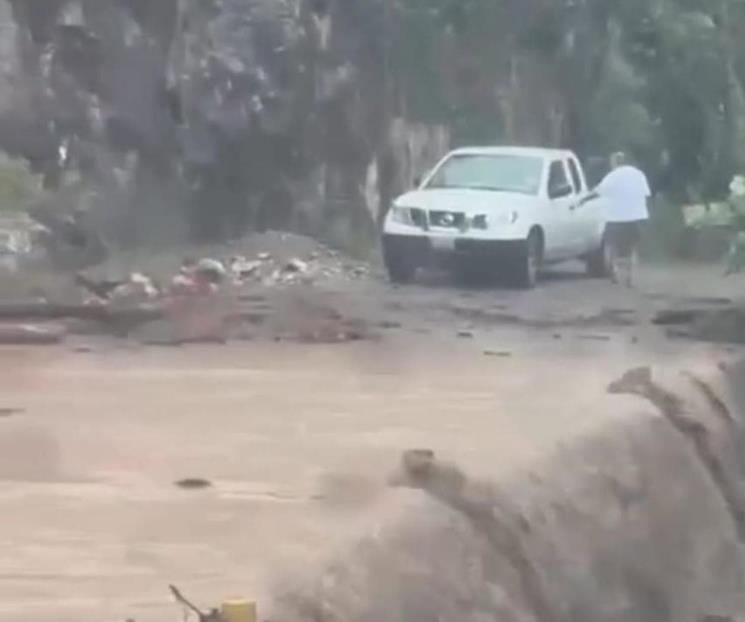 Se registran fuertes lluvias en la Sierra de Santiago