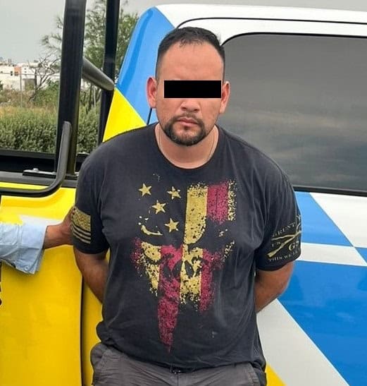 Elementos de la Policía de Monterrey, logró en flagrancia la detención de un hombre por la presunta privación de la libertad de una persona en la zona de Cumbres.