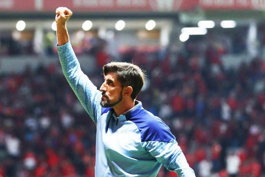 Confirman a Paunovic