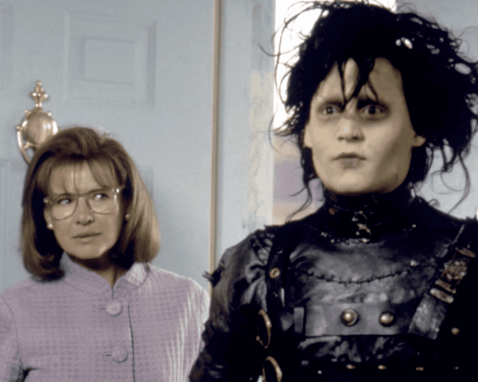 Depp dio el salto a la fama internacional con El Joven manos de tijera (1990) de Tim Burton