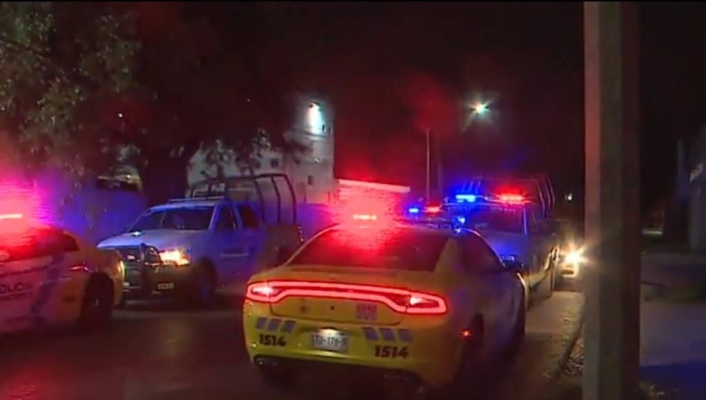 Hombres armados asesinaron a balazos a una mujer y dejaron a otra lesionada, en el interior del estacionamiento de la Cruz Roja en la Colonia del Prado en Monterrey.