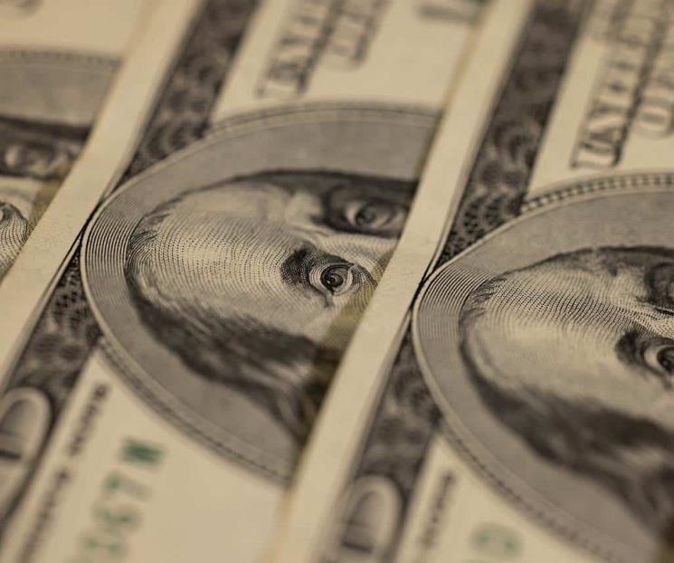 Dólar se dispara y toca los 18.60 pesos al mayoreo