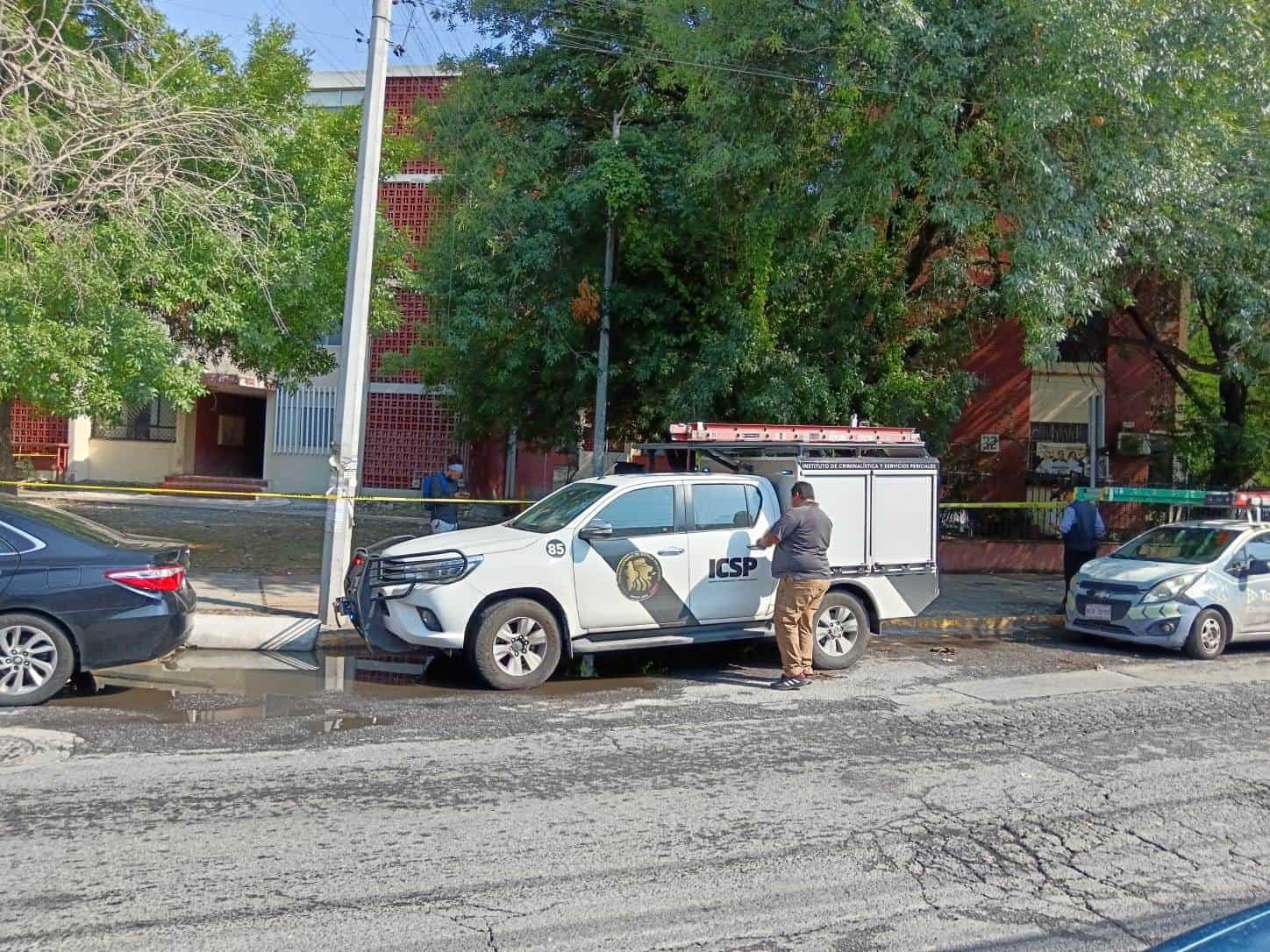 Un hombre fue asesinado a balazos en la cabeza en un departamento de los Condominios Constitución, agentes ministeriales investigan el hecho.