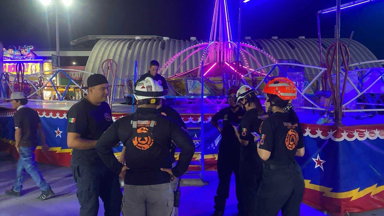 Momento de verdadero terror es el que vivieron los usuarios de un juego mecánico, instalado en el interior del Expo Guadalupe, al quedar varados, mientras que estaba el aparato inclinado.